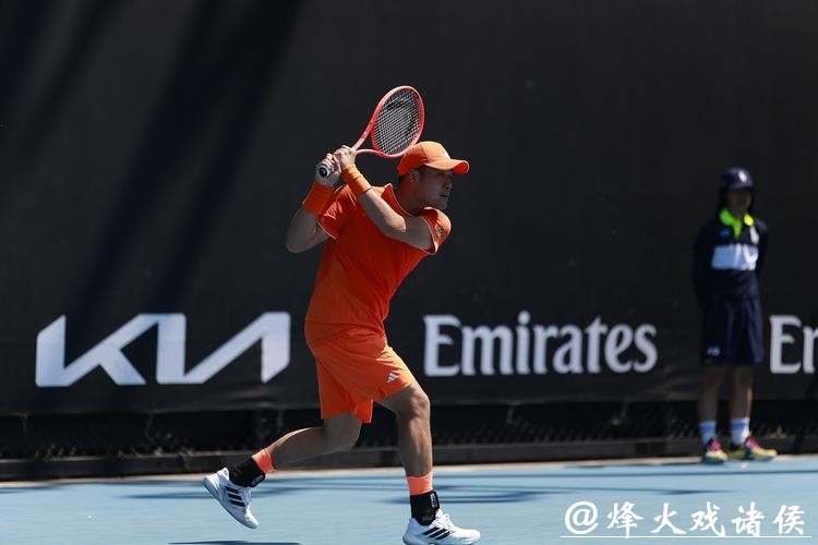 吴易昺3比1战胜纳尔迪 晋级澳网次轮